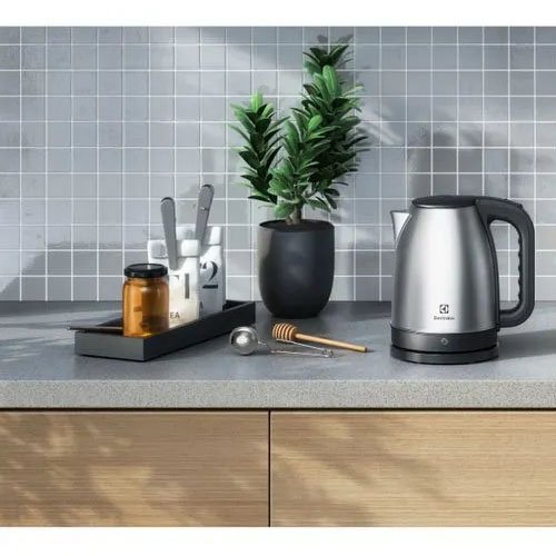 Pava electrica Electrolux EEK11- 1.8 LTS inox